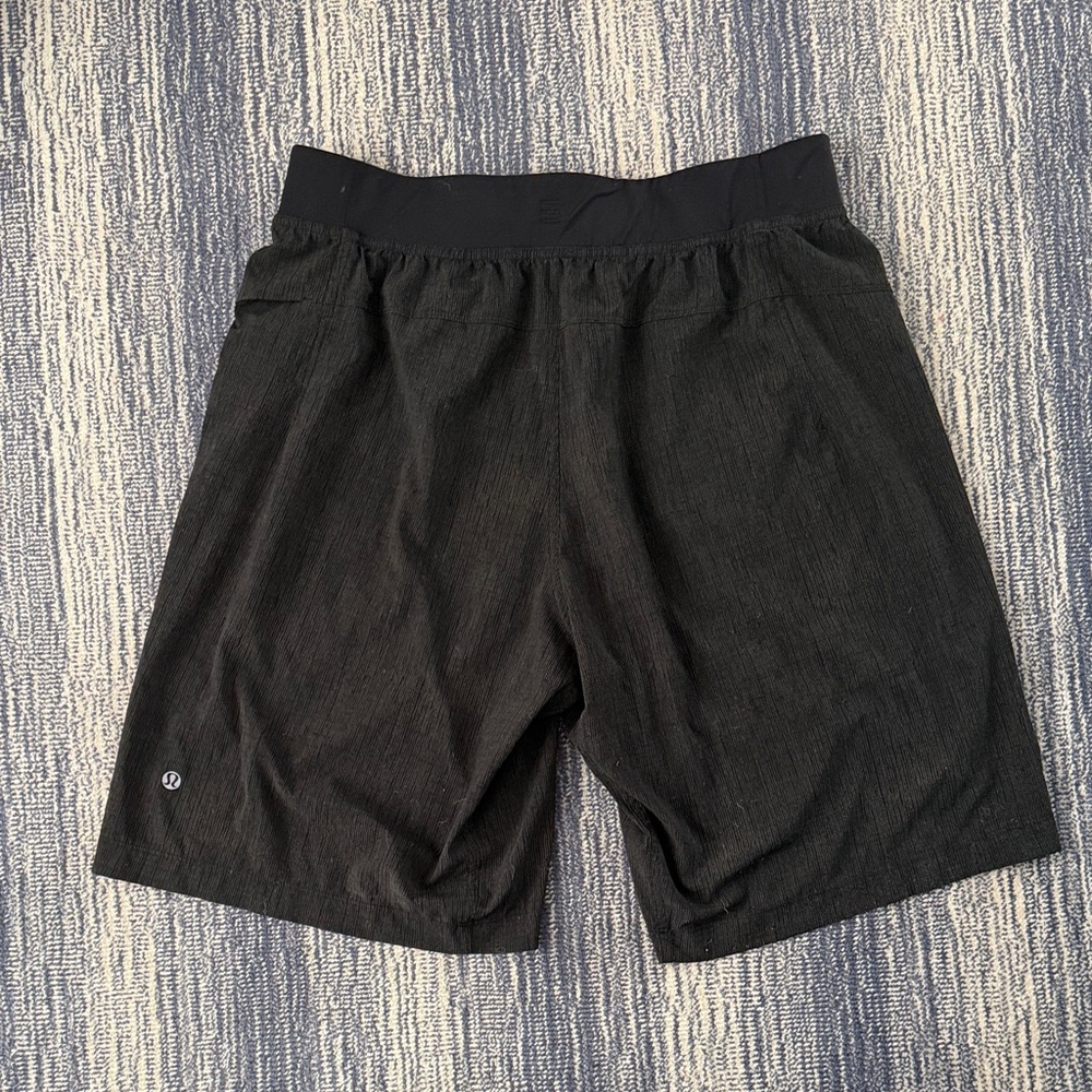 Men’s LuLu Lemon Shorts - Picture 3 of 3